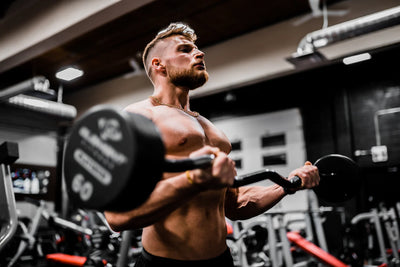 5 Consequences of Resting Too Long Between Sets While Working Out